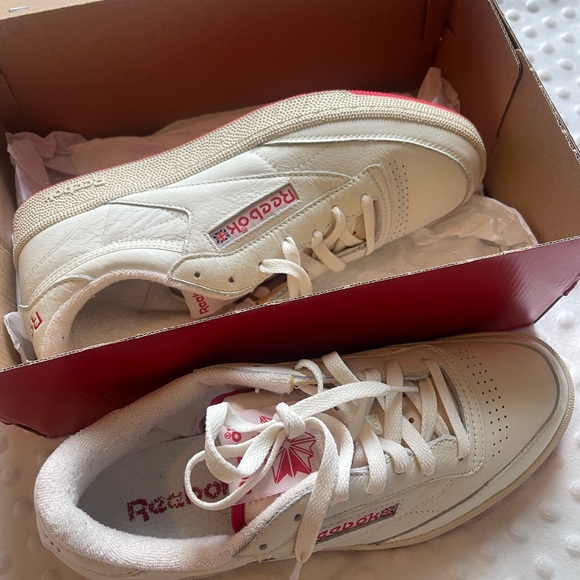 Reebok White and Red Sneakers - Picture 1 of 4